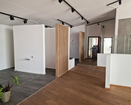 Helle Showroom- / Büroflächen in Eugendorf
