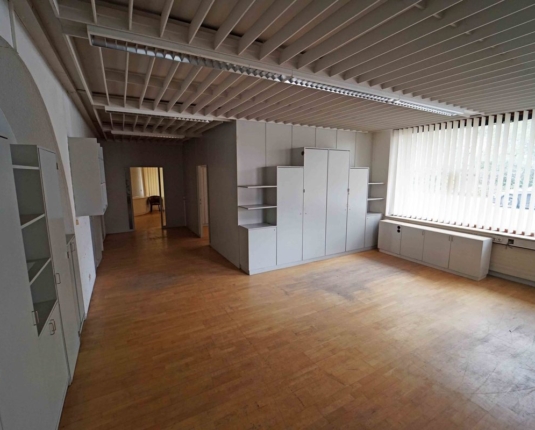 Büro mit Lagerfläche