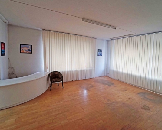Büro mit Lagerfläche