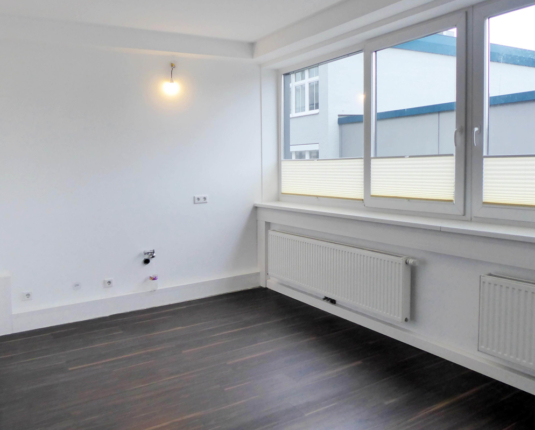 Helles Büro in modernem Haus