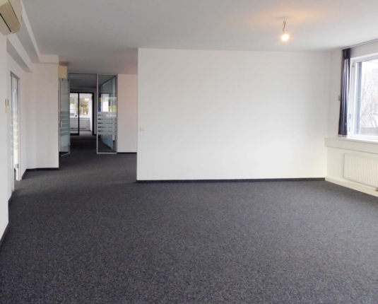 Helles Büro in modernem Haus