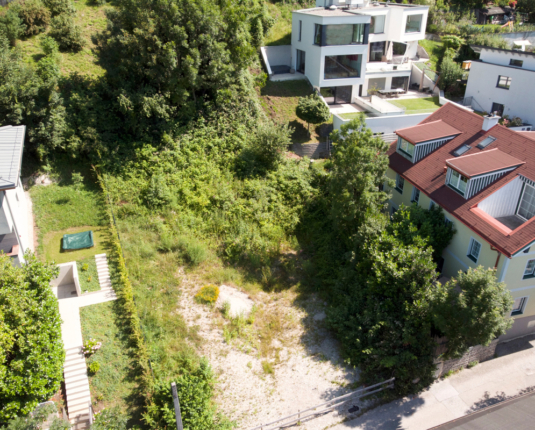 Sonniges Grundstück mit Baugenehmigung in Top Salzburger Lage