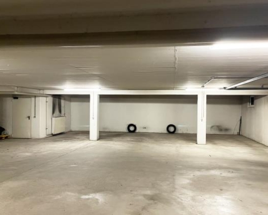 Zentral gelegene Halle mit Büroanteil
