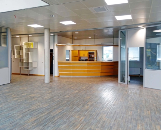 Attraktiver Gewerbestandort: Großzügige Büros mit 4.000 m² Lager