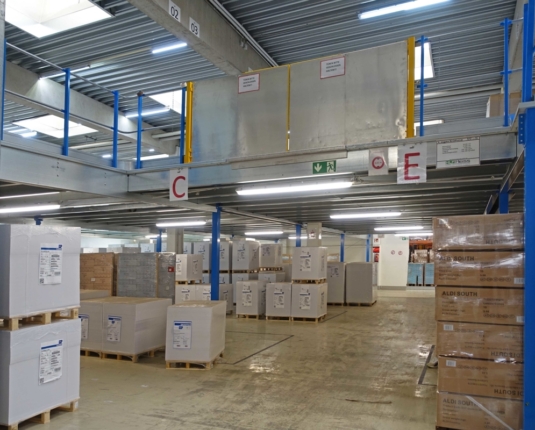 Attraktiver Gewerbestandort: Großzügige Büros mit 4.000 m² Lager