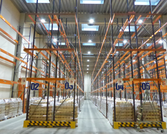 Attraktiver Gewerbestandort: Großzügige Büros mit 4.000 m² Lager