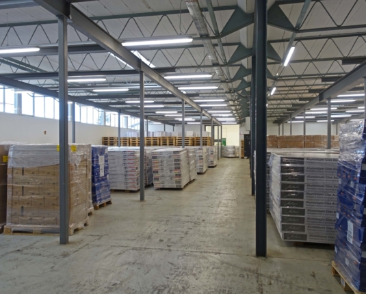 Attraktiver Gewerbestandort: Großzügige Büros mit 4.000 m² Lager