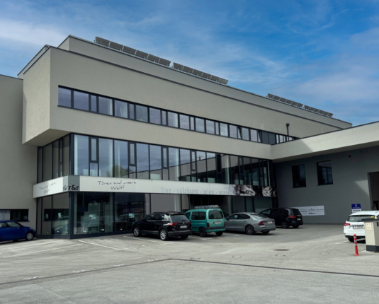 Moderner Showroom inkl. Lagerfläche nähe Autobahn