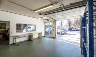Büro mit Lager und Rolltor in Salzburg Nord