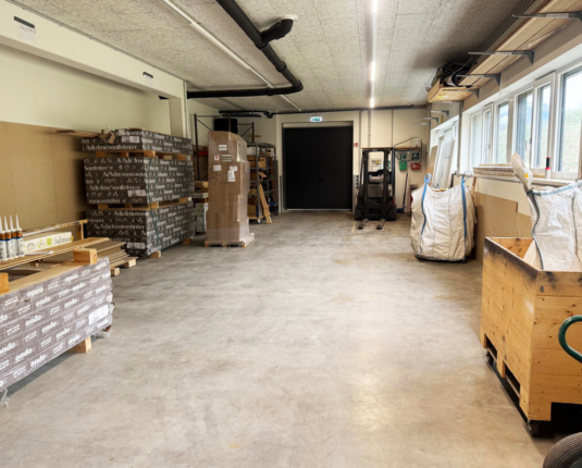 Modernes Büro/ -Showroom/ -Lagerkombination nähe Autobahn