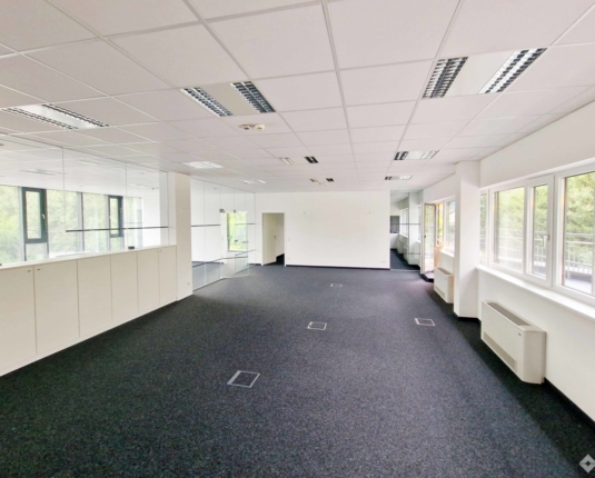 Modernes Büro/ -Showroom/ -Lagerkombination nähe Autobahn