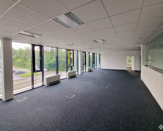 Modernes Büro/ -Showroom/ -Lagerkombination nähe Autobahn
