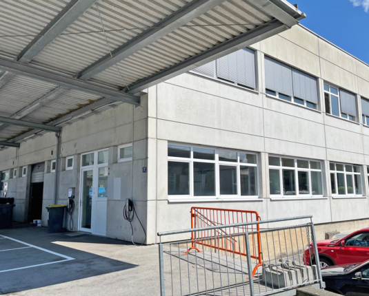 Büro und Lagerkombination nähe Autobahnabfahrt Salzburg Nord zu vermieten