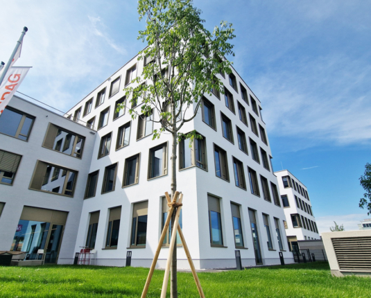 Die neue Firmenzentrale mit Dachterrasse im „AlpAreal“ Salzburg