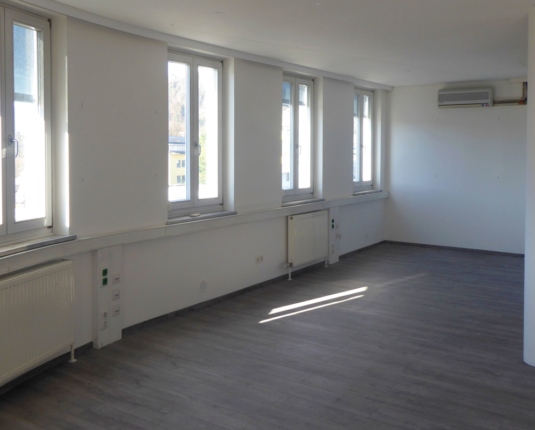 Traumhaftes Penthouse-Büro mit Terrassen