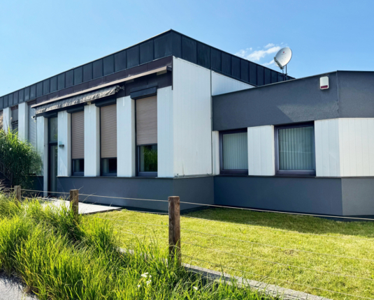 Attraktive Wohnung/ Büro Kombination mit Terrasse in Seekirchen am Wallersee