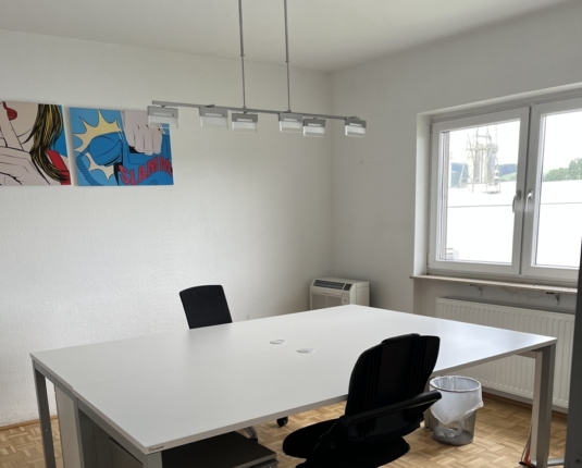 Vielseitige Betriebsliegenschaft mit Büro- und Lagerflächen
