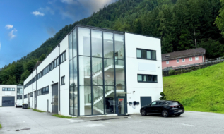 Moderne Bürofläche mit Lagerkombination
