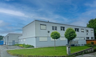 Vielseitige Betriebsliegenschaft mit Büro- und Lagerflächen
