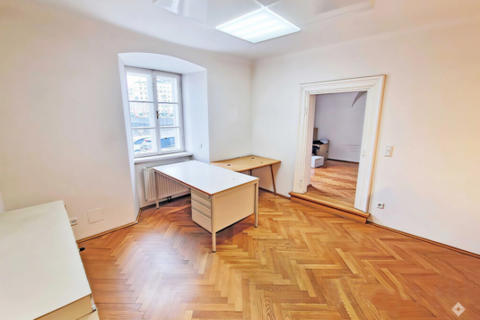 Altbau-Büro mit barrierefreiem Aufzug in der Salzburger Altstadt