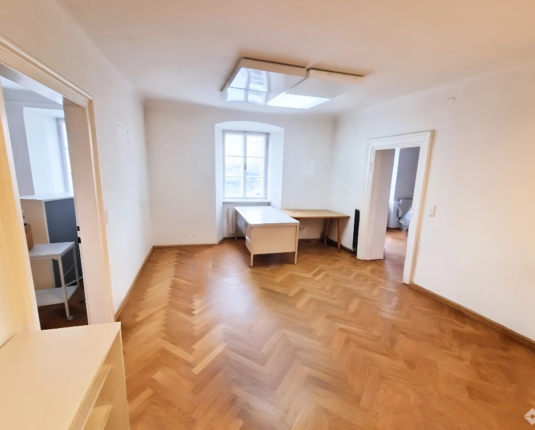 Altbau-Büro mit barrierefreiem Aufzug in der Salzburger Altstadt