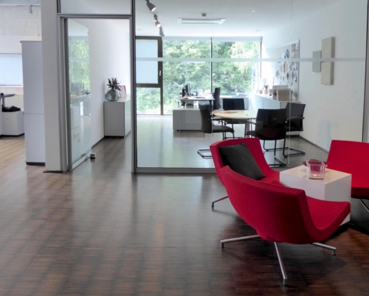 Stylische Büro- und Ausstellungsflächen