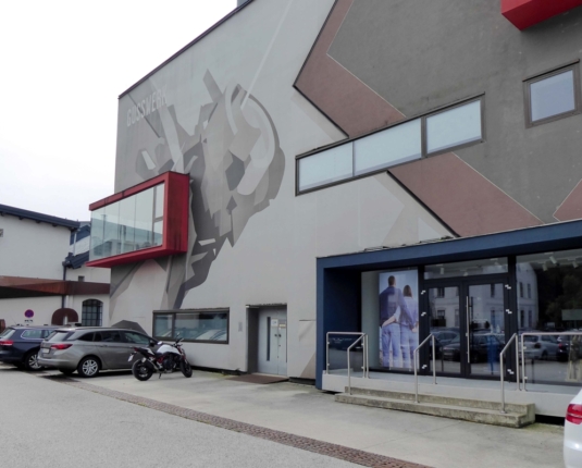 Stylische Büro- und Ausstellungsflächen