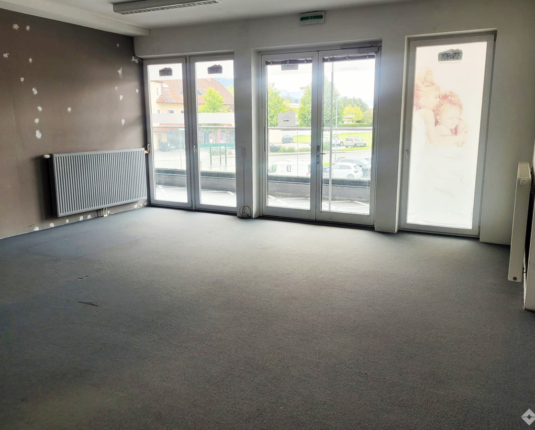 Helles Büro in Frequenzlage