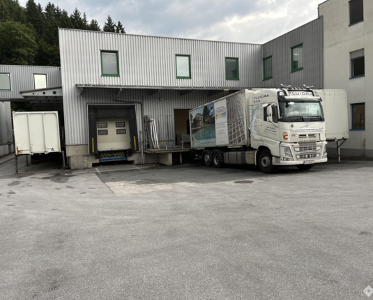 Funktionelle Betriebsliegenschaft in praktischer Lage