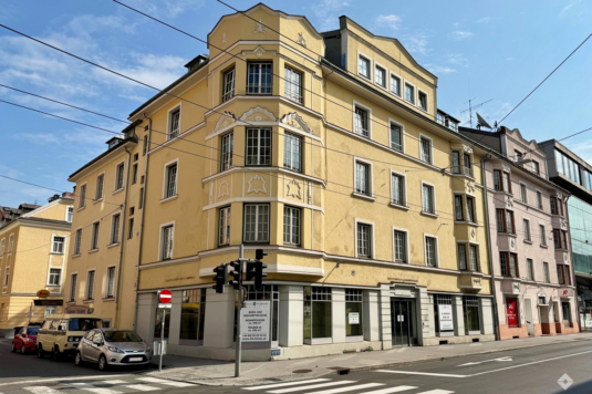 Gut sichtbare Geschäftsfläche mit optimaler Verkehrsanbindung