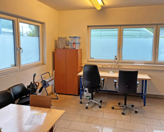 Lagerflächen mit Büro in Hallwang zu vermieten