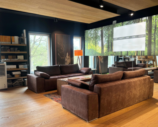 Modernes Büro/ -Showroom/ -Lagerkombination nähe Autobahn