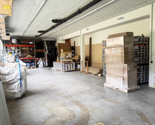 Modernes Büro/ -Showroom/ -Lagerkombination nähe Autobahn