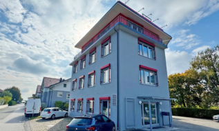 Repräsentatives Büro mit ausgezeichneter Werbemöglichkeit zur Autobahn