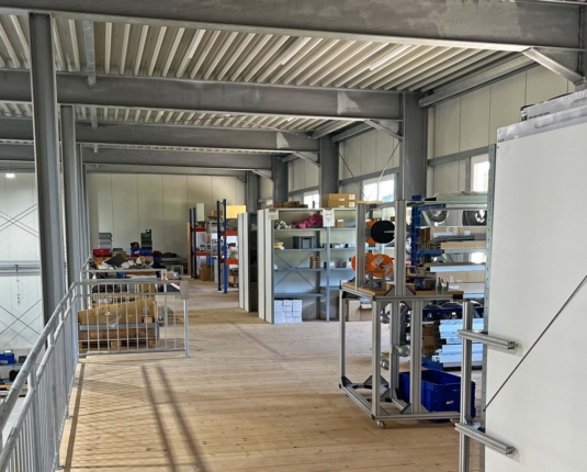 Neuwertige Betriebsliegenschaft mit Büro- Produktions- und Lagerflächen zur Miete