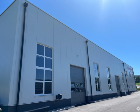 Neuwertige Betriebsliegenschaft mit Büro- Produktions- und Lagerflächen zur Miete