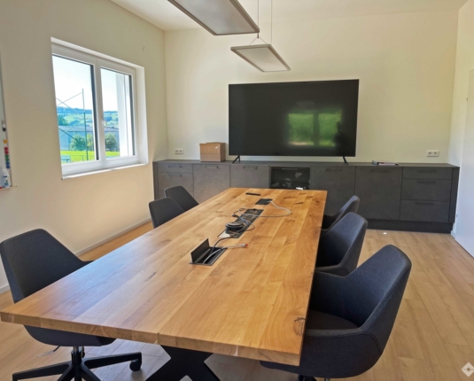 Neuwertige Betriebsliegenschaft mit Büro- Produktions- und Lagerflächen zur Miete