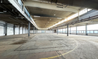 Großzügige Lagerhalle mit Büroanteil in verkehrsgünstiger Lage