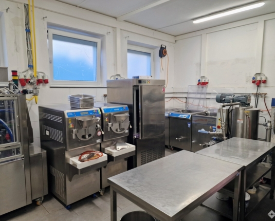 Betriebsbereite Gastro mit Inventar