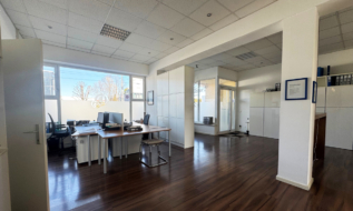 Großzügige, lichtdurchflutete Geschäftsfläche in Flughafennähe