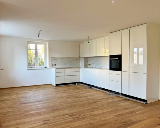 Erstbezug: Traumhafte Wohnung mit Sauna und Garten