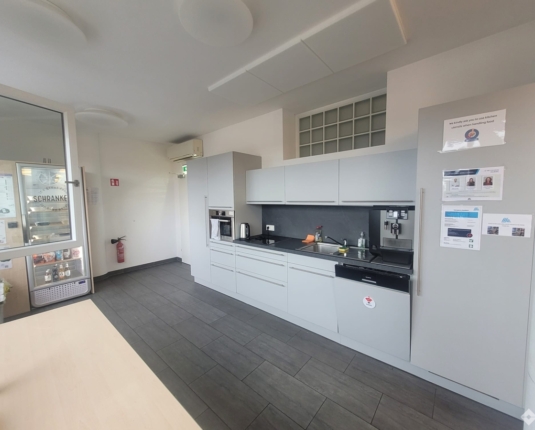 Großzügiges Arbeiten in modernem Umfeld