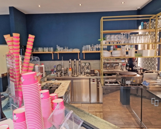 Betriebsbereite Gastro mit Inventar