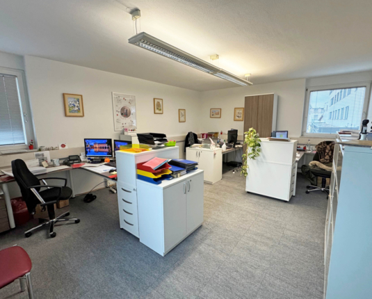 Zentrales Büro mit Geschäftslokal und guter Anbindung in Maxglan