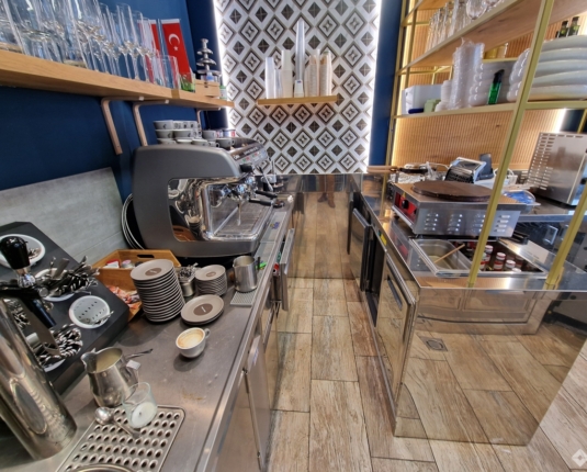 Betriebsbereite Gastro mit Inventar