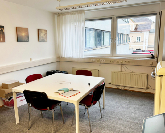 Zentrales Büro inkl. TG Stellplätze und guter Anbindung in Maxglan