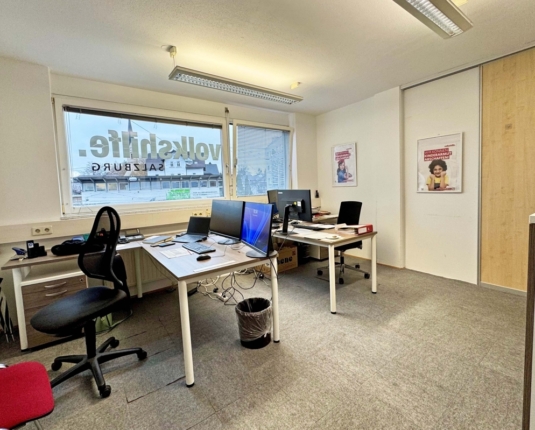 Großzügiges Büro mit sehr guter Verkehrsanbindung in Maxglan