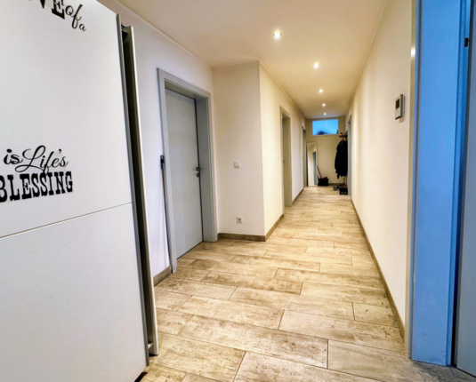 Hochwertiges Wohnhaus mit Pool in ruhiger Grünlage