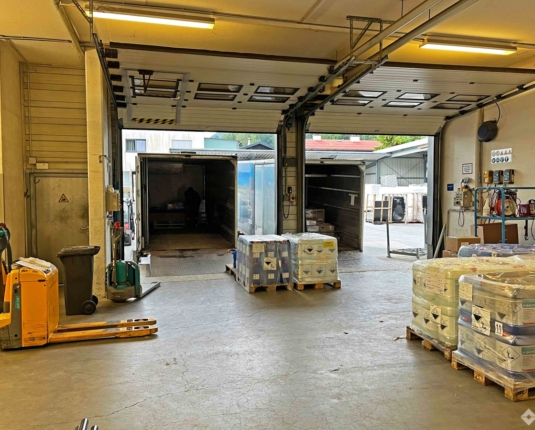 Betriebsliegenschaft in praktischer Lage zur Miete