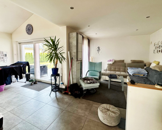 Hochwertiges Wohnhaus mit Pool in ruhiger Grünlage